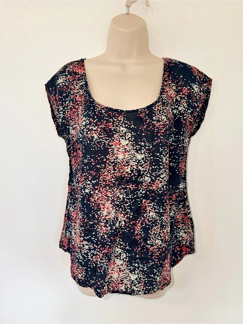 Volcom Abstract Short Sleeve Top in Blue & Pink Size Medium